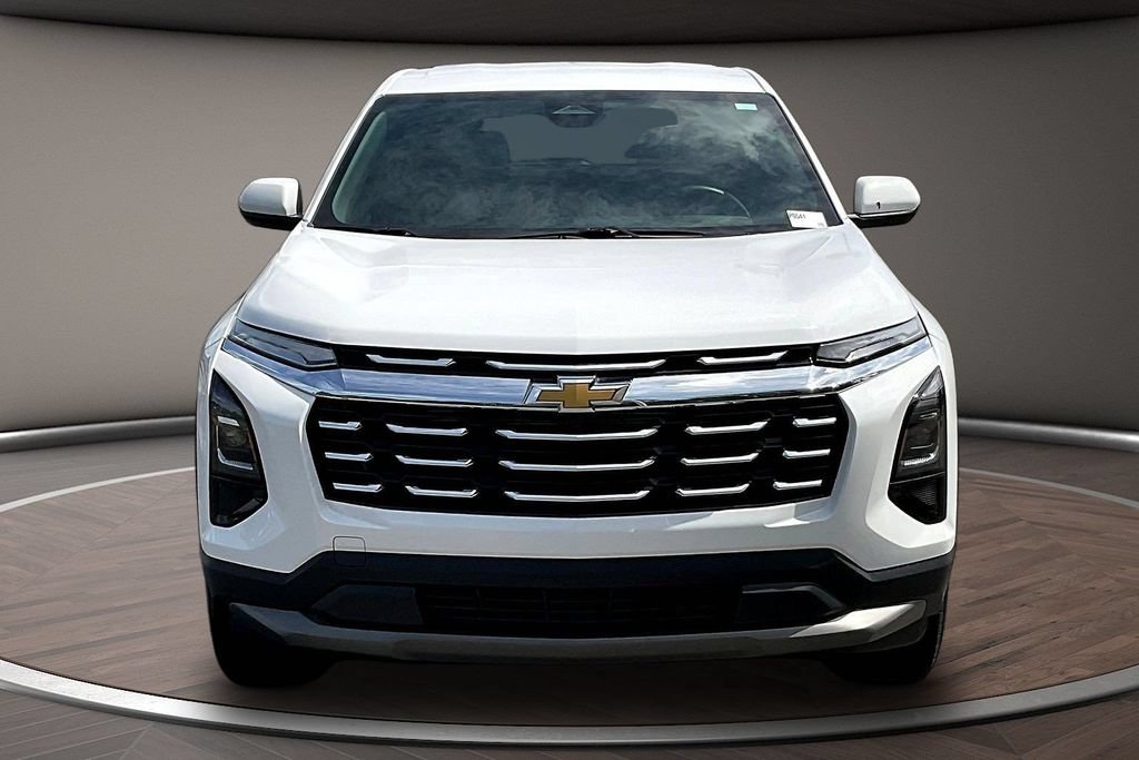 Used 2025 Chevrolet Equinox LT FWD image 2