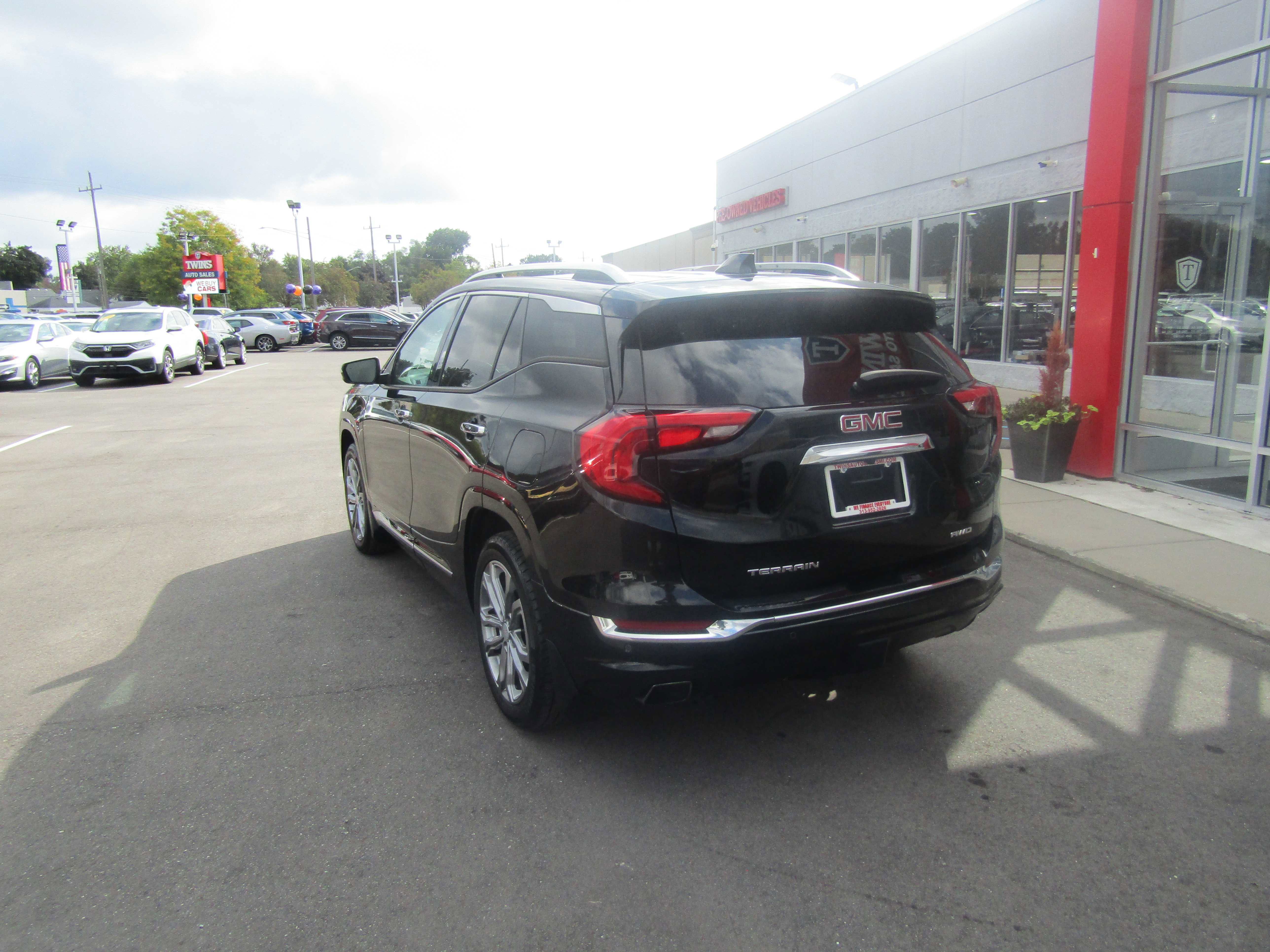 Used 2018 GMC Terrain Denali w/ Advanced Safety Package image 3