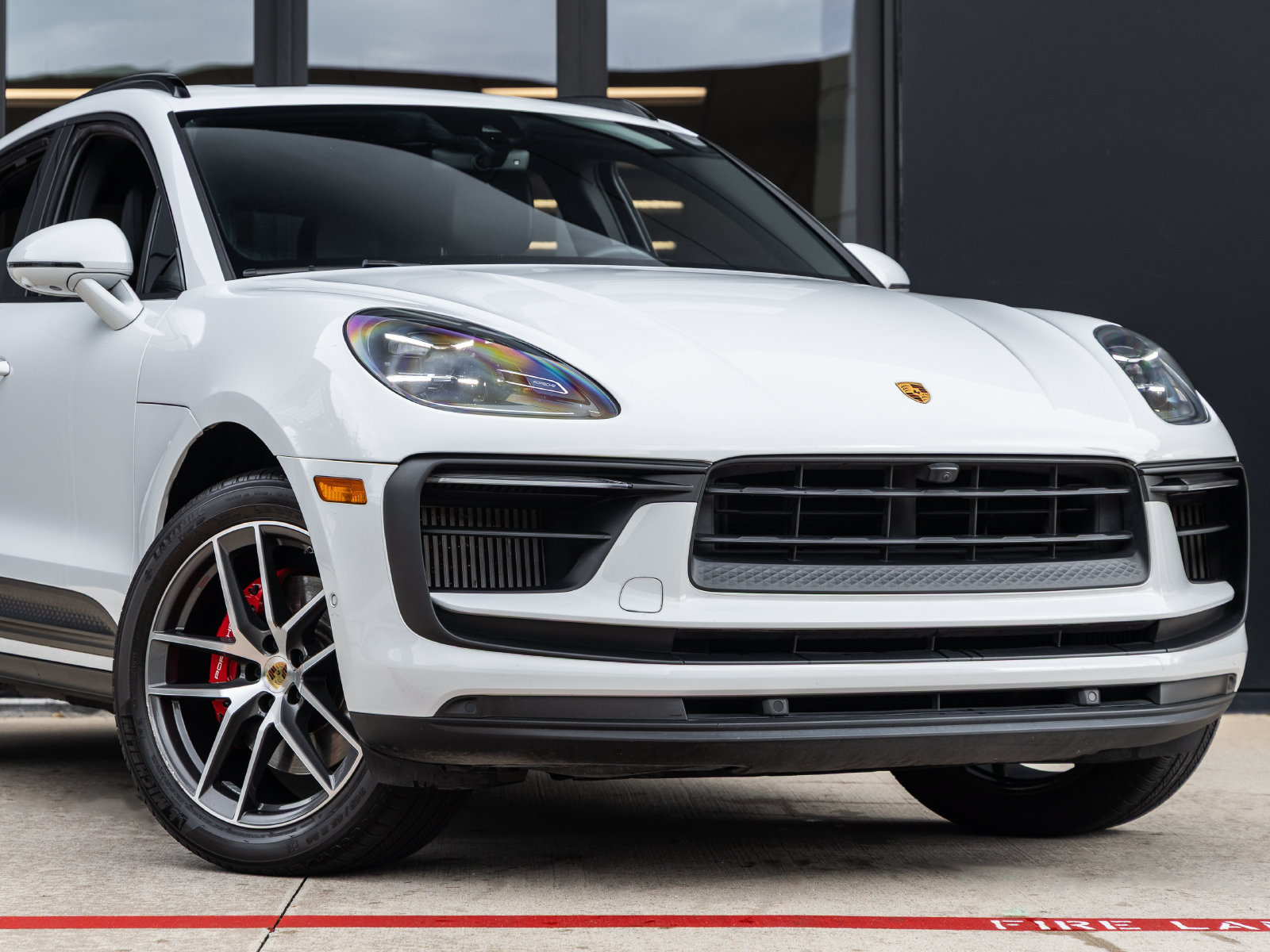 Certified 2022 Porsche Macan S AWD/4WD image 9