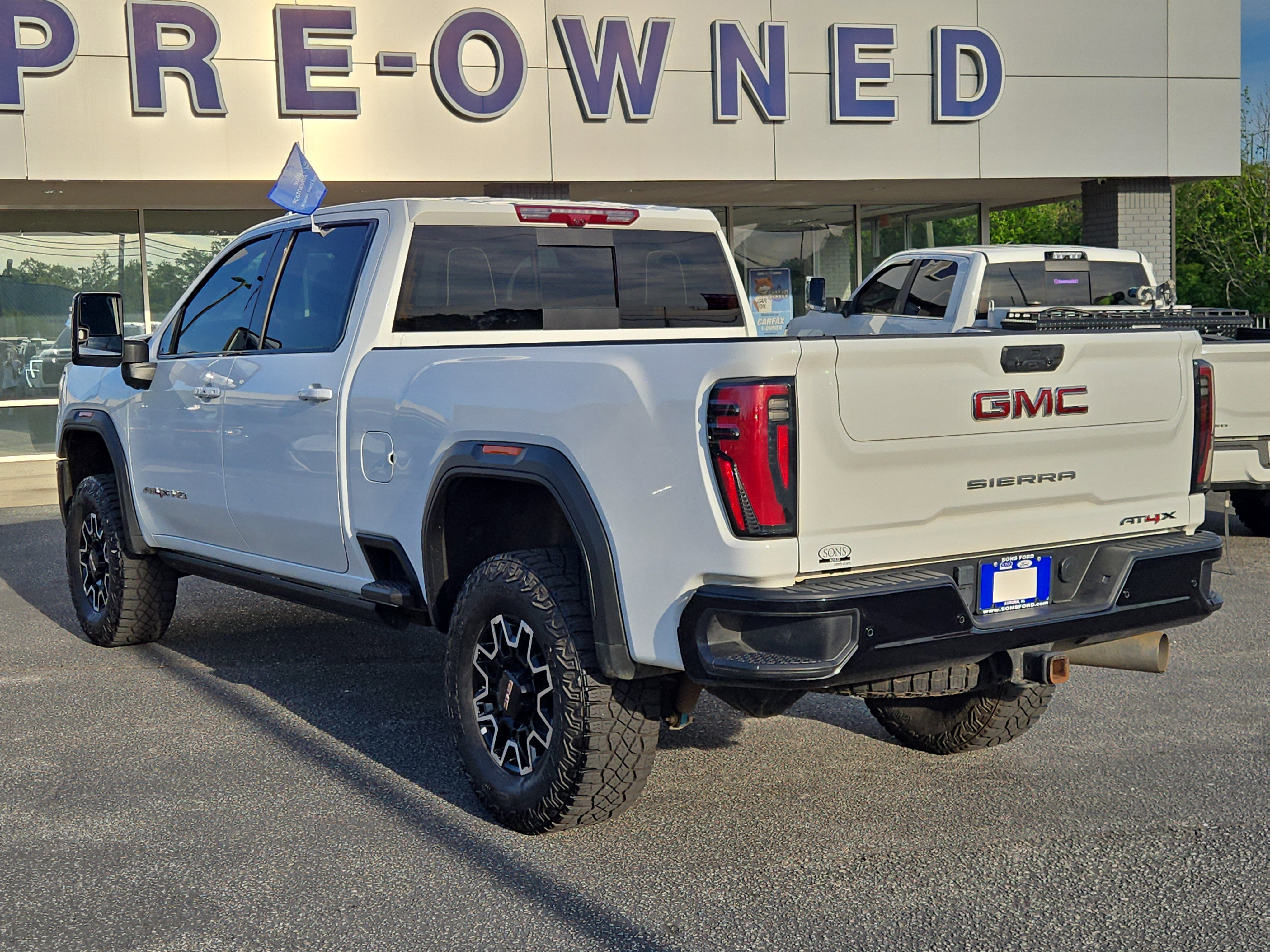 Used 2024 GMC Sierra 2500 AT4X image 9