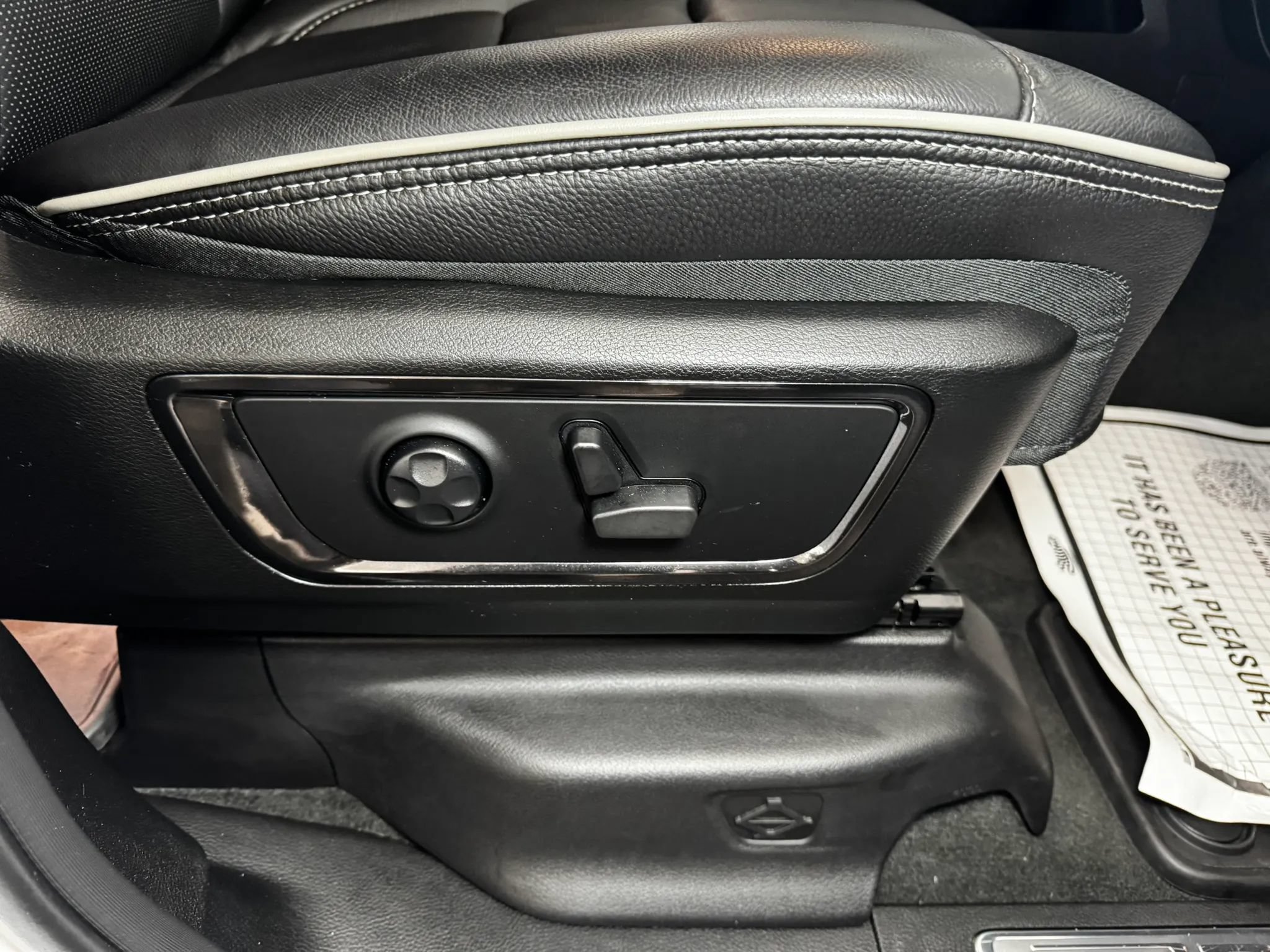 Used 2023 RAM 1500 Limited AWD/4WD image 15