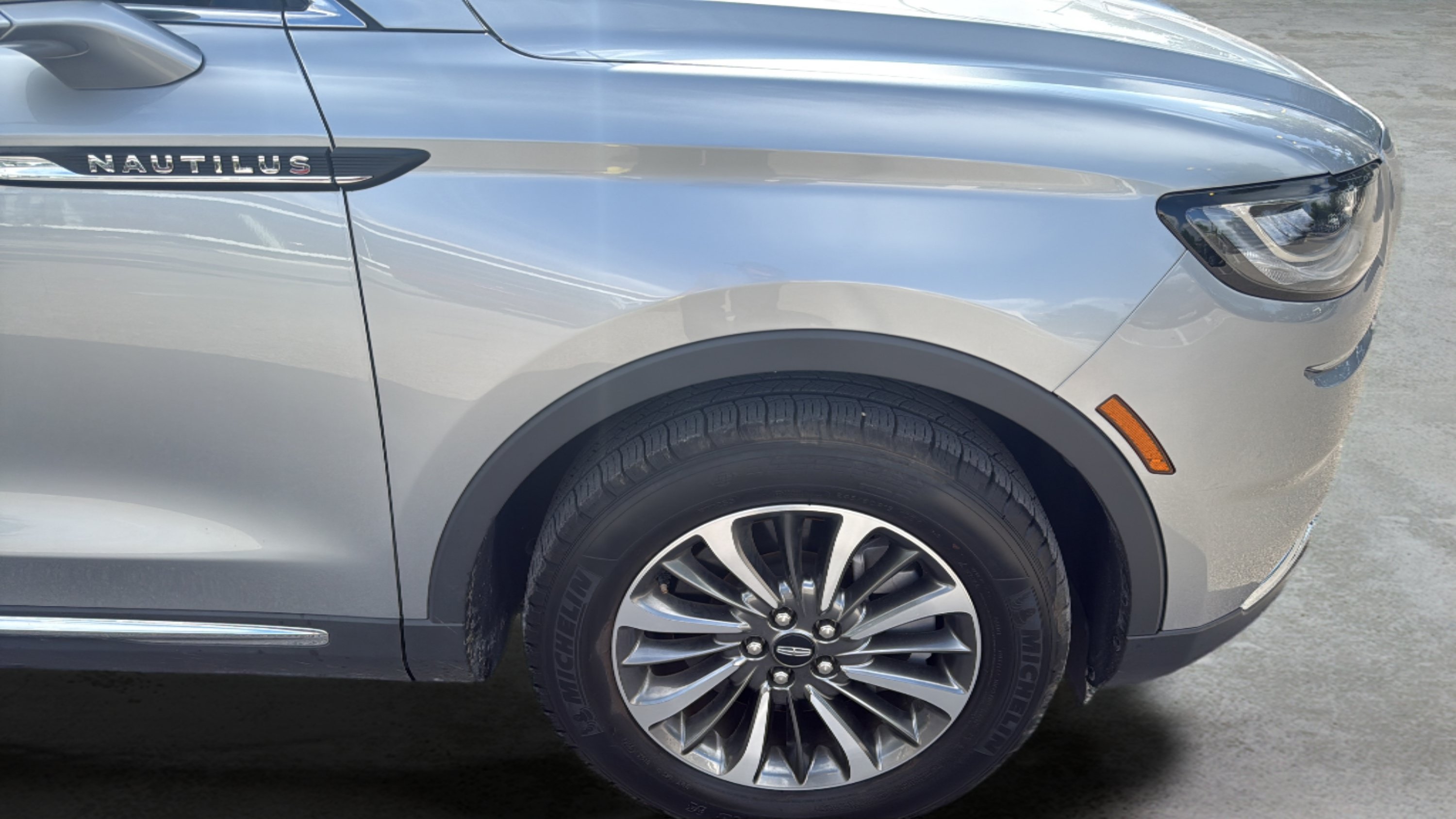 Used 2023 Lincoln Nautilus FWD w/ Premium Package image 26