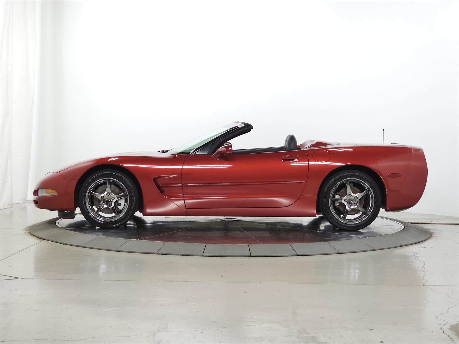Used 1998 Chevrolet Corvette Convertible w/ Memory Pkg RWD image 6