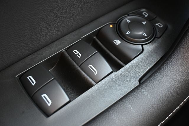 Used 2023 Chevrolet Blazer LT FWD image 40