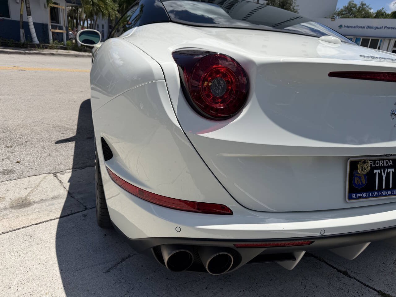 Used 2015 Ferrari California T RWD image 25
