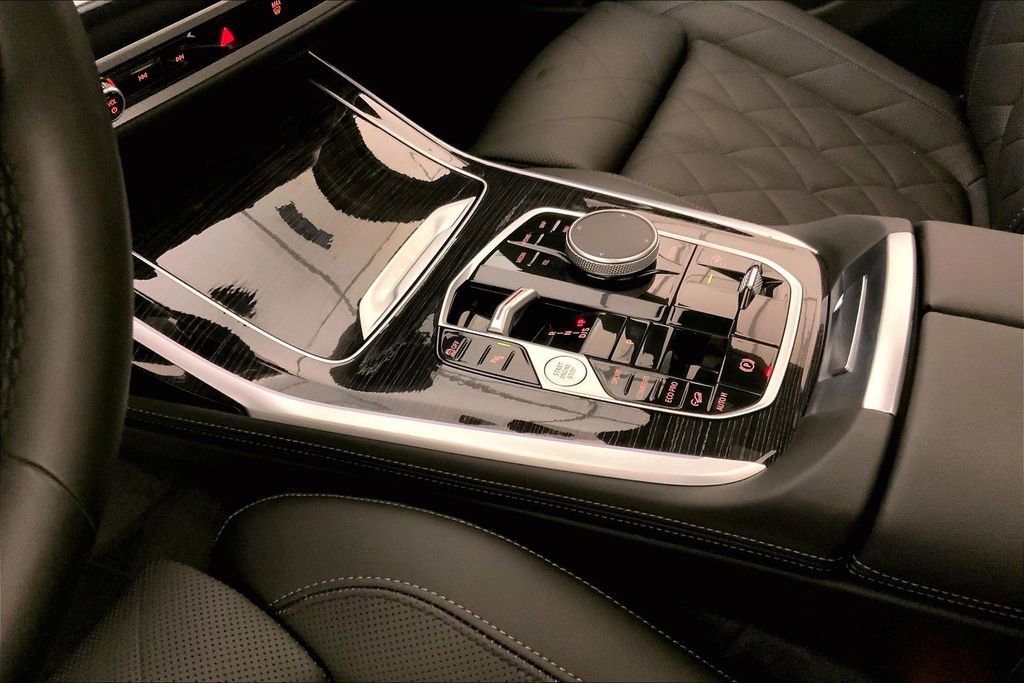Certified 2025 BMW X7 xDrive40i w/ M Sport Package image 22