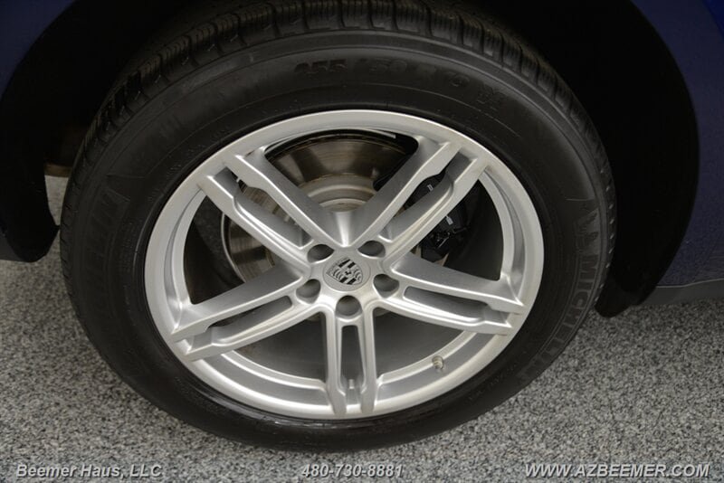 Used 2023 Porsche Macan AWD/4WD image 43