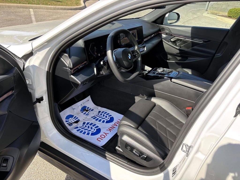 Certified 2025 BMW 540i xDrive image 27