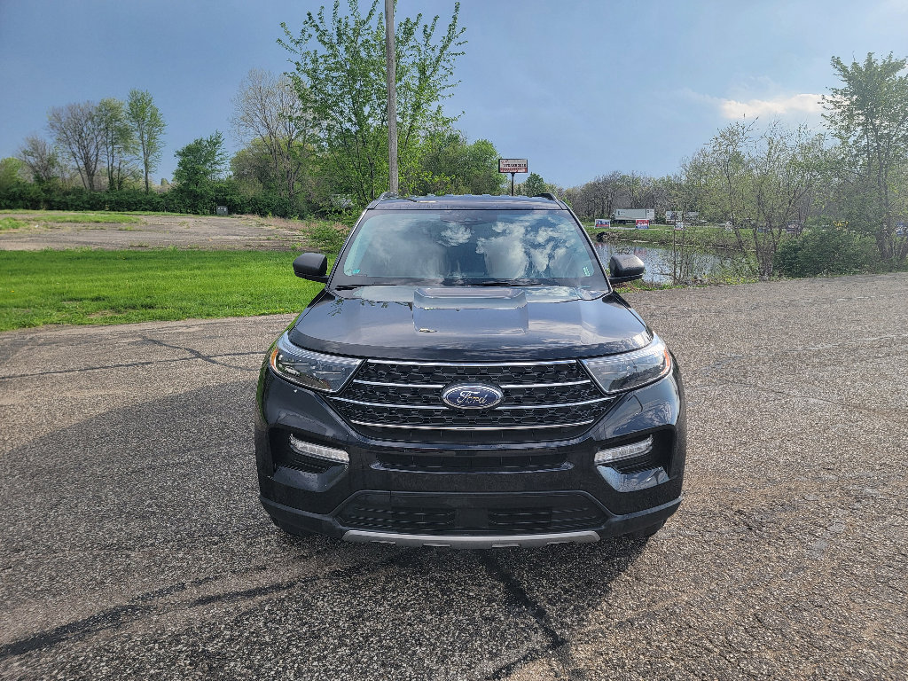 Used 2023 Ford Explorer XLT w/ Equipment Group 202A AWD/4WD image 2