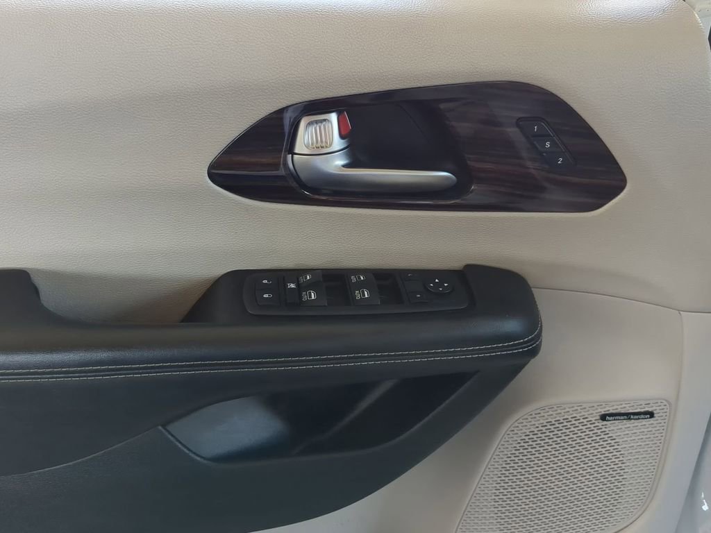 Used 2021 Chrysler Pacifica Limited w/ Premium & Safety Sphere Group image 14