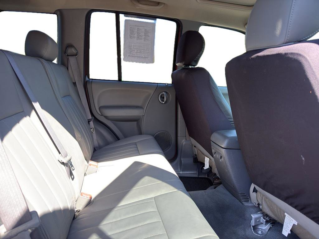 Used 2005 Jeep Liberty Limited AWD/4WD image 6