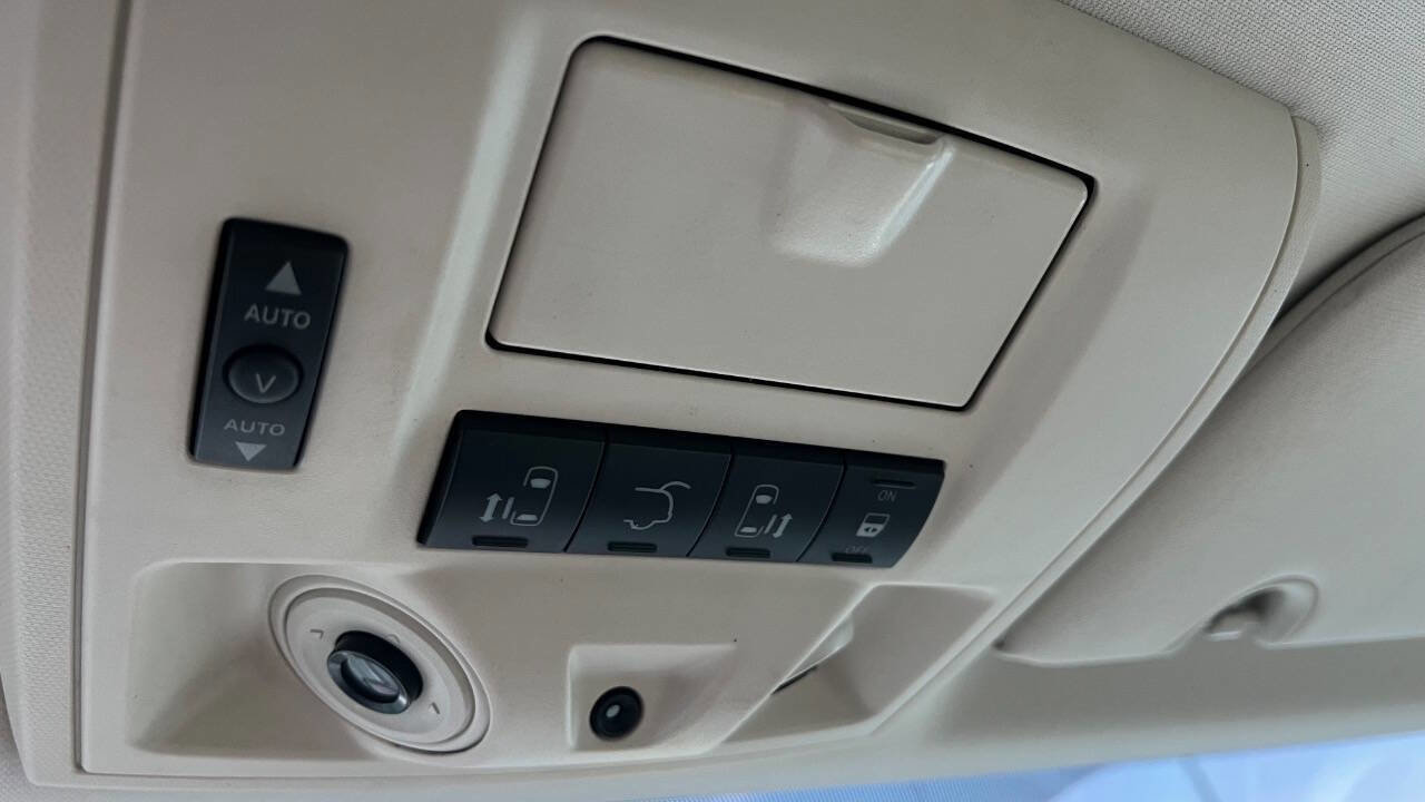 Used 2008 Chrysler Town & Country Limited w/ Trailer Tow Group image 28