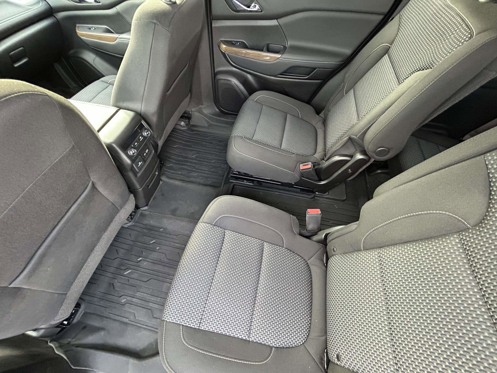 Used 2023 GMC Acadia SLE w/ Driver Convenience Package image 11