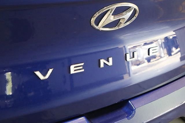 Used 2022 Hyundai Venue SEL FWD image 36