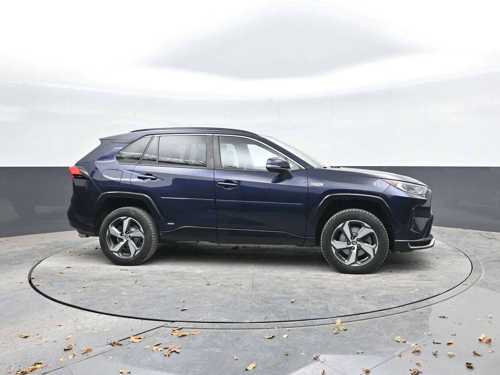 Used 2021 Toyota RAV4 SE w/ Weather & Moonroof Package image 8