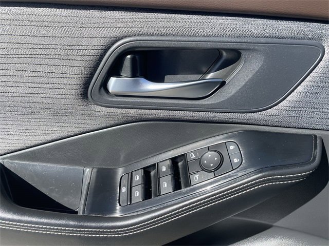 Used 2023 Nissan Rogue SV image 22