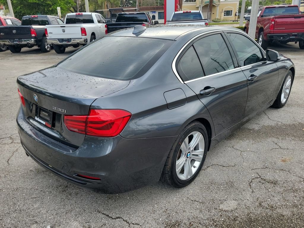 Used 2017 BMW 330i Sedan w/ Driver Assistance Package RWD image 10