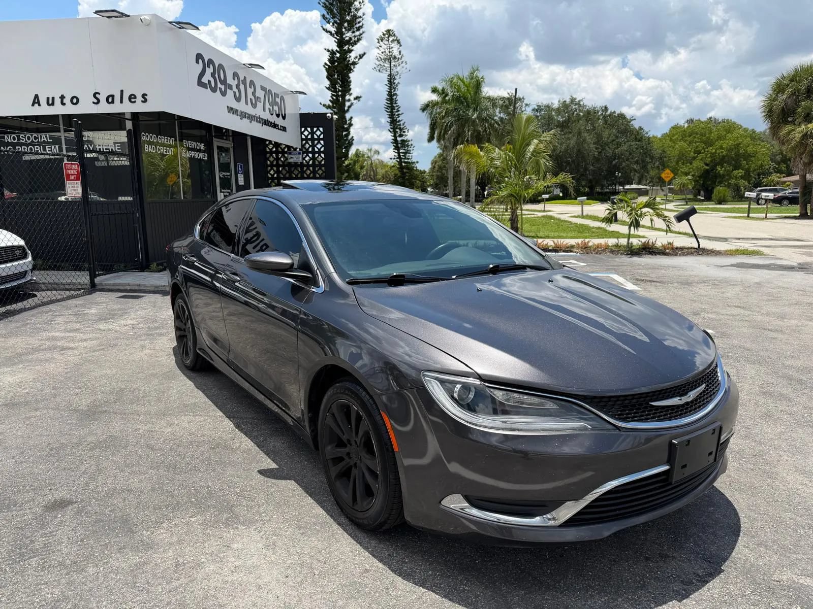 Used 2015 Chrysler 200 Limited w/ Convenience Group FWD image 3
