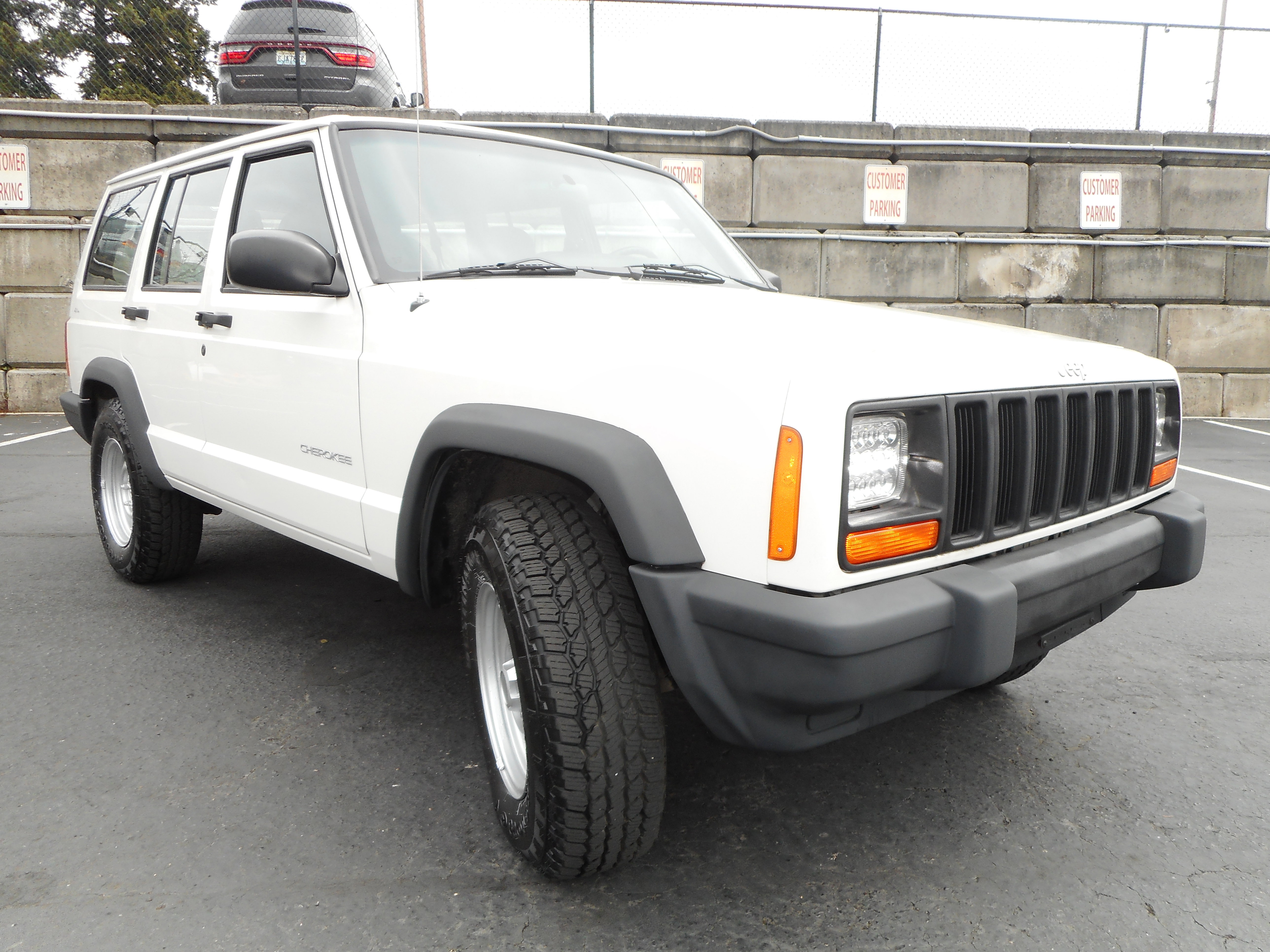 Used 1999 Jeep Cherokee SE AWD/4WD image 1
