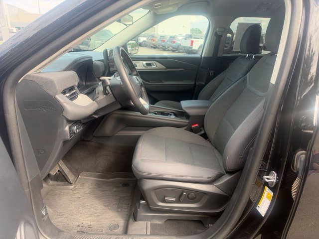 Used 2025 Ford Explorer Active AWD/4WD image 5