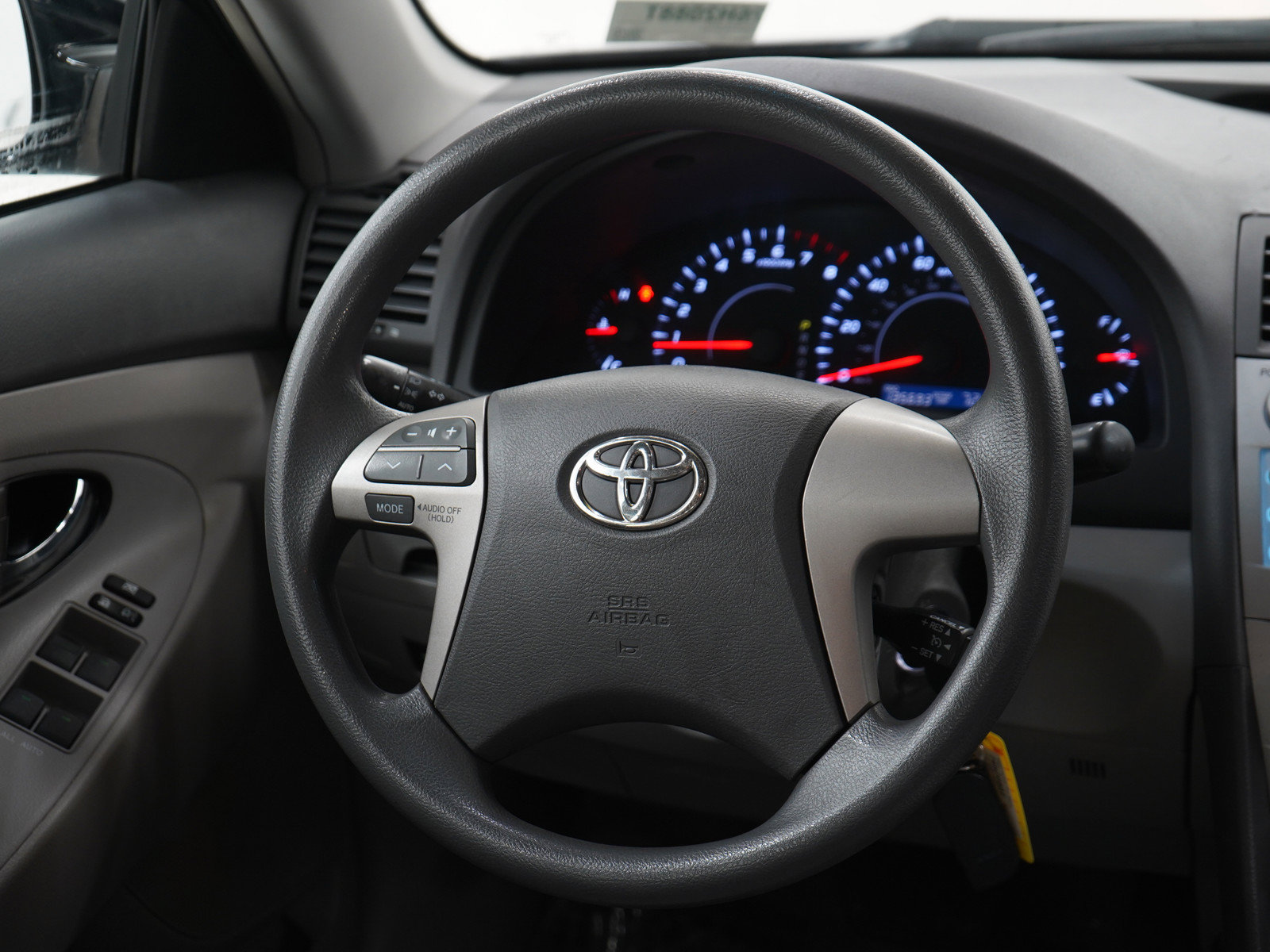 Used 2010 Toyota Camry LE FWD image 14
