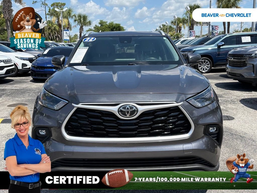 Used 2022 Toyota Highlander XLE FWD image 3
