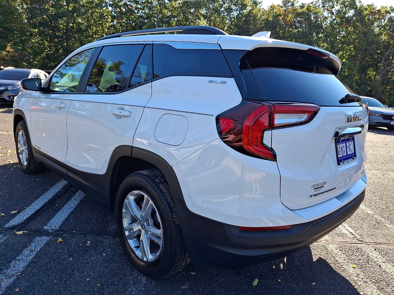 Used 2023 GMC Terrain SLE w/ Driver Convenience Package AWD/4WD image 4
