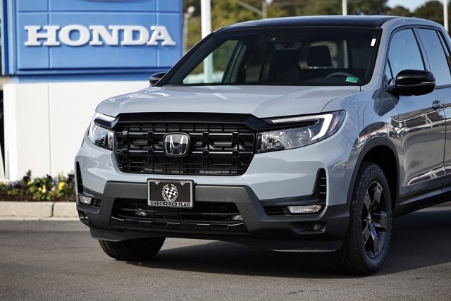 New 2026 Honda Ridgeline Black Edition image 2