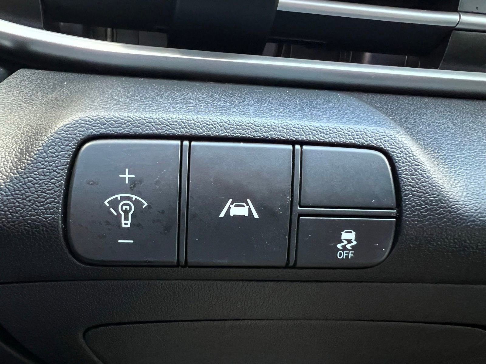 Used 2023 Hyundai Elantra Limited image 33