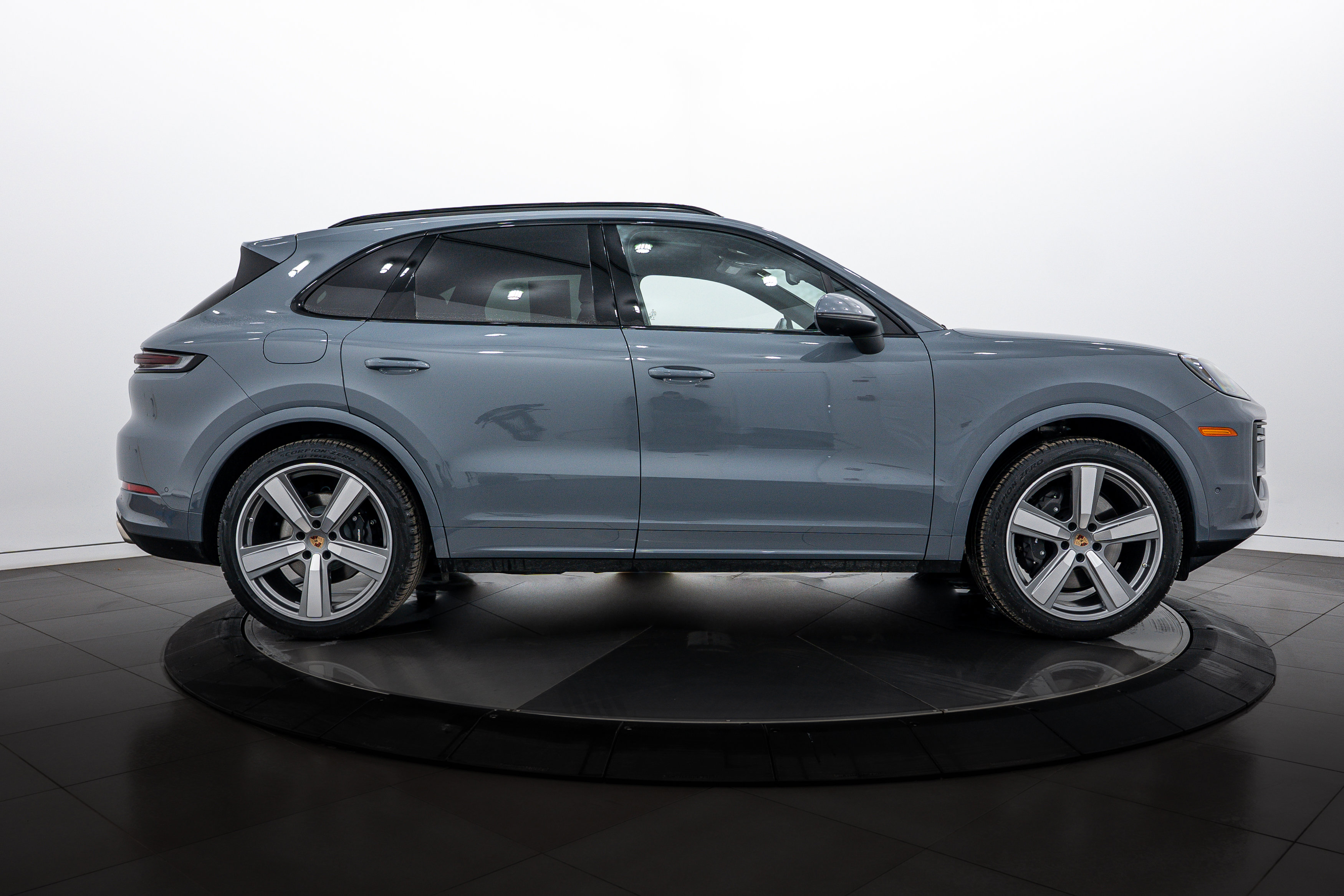 Certified 2025 Porsche Cayenne image 8