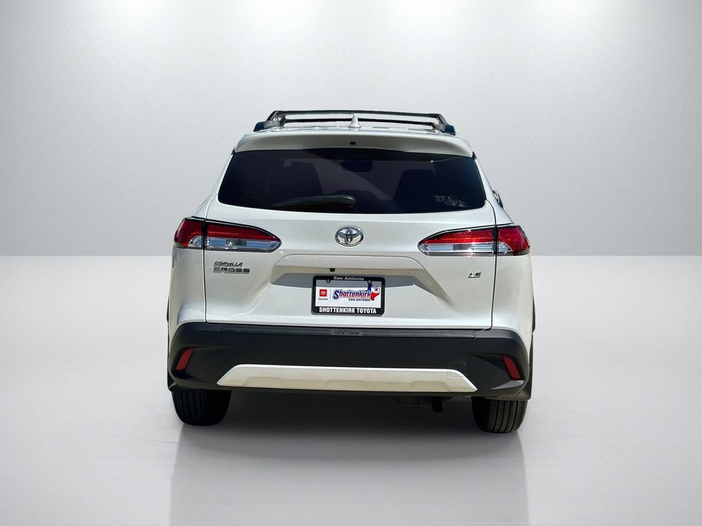 Used 2024 Toyota Corolla Cross LE w/ Moonroof Package FWD image 6