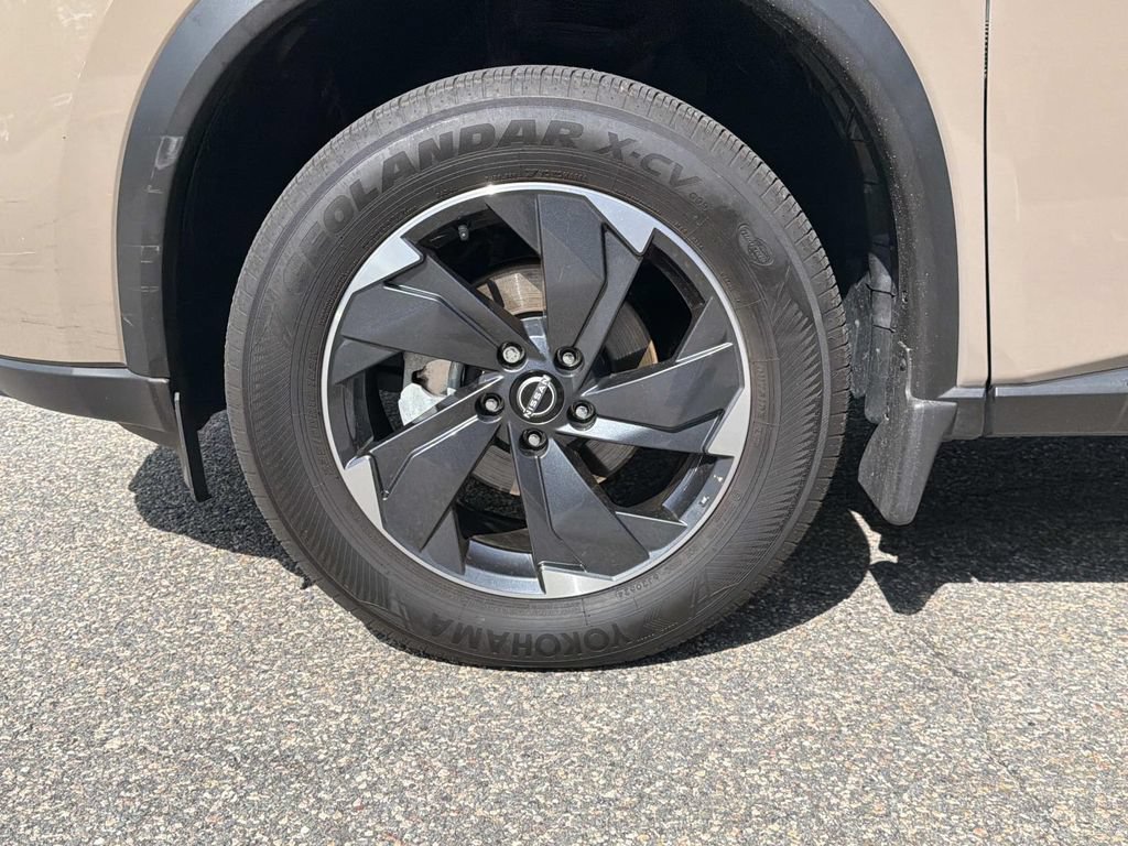 Certified 2024 Nissan Rogue SV AWD/4WD image 9
