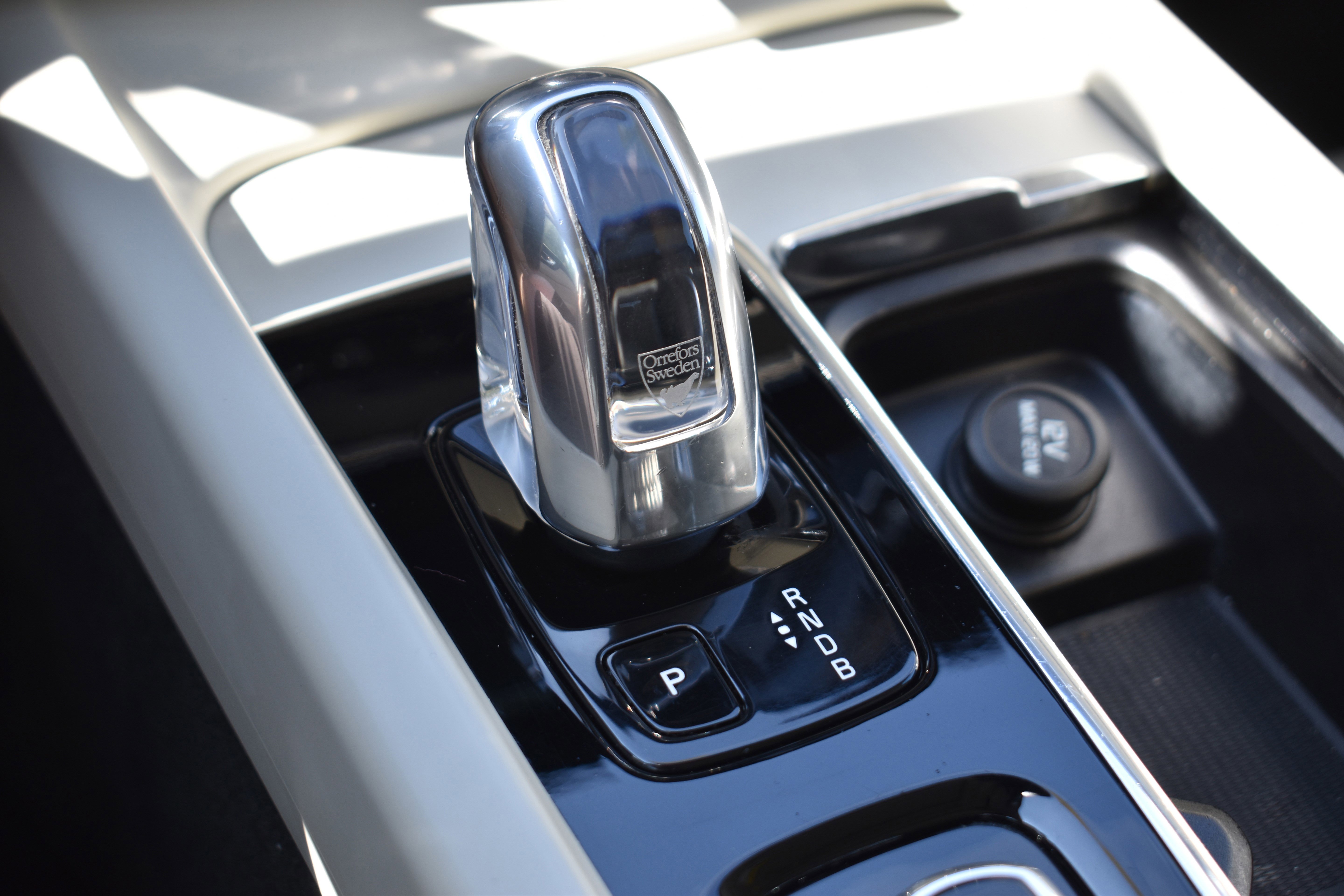 Used 2019 Volvo XC60 T8 Momentum w/ Advanced Package image 26