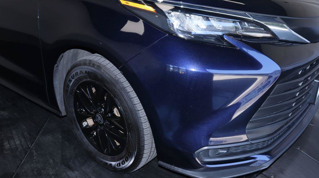 Used 2024 Toyota Sienna LE AWD/4WD image 13