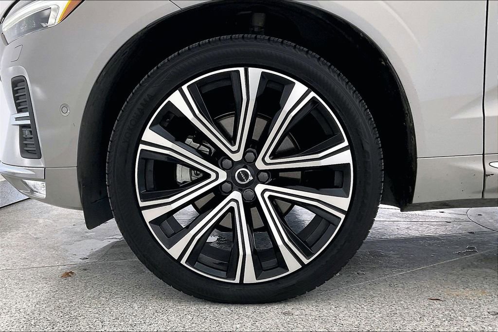 Certified 2023 Volvo XC60 B5 Ultimate w/ Climate Package image 12