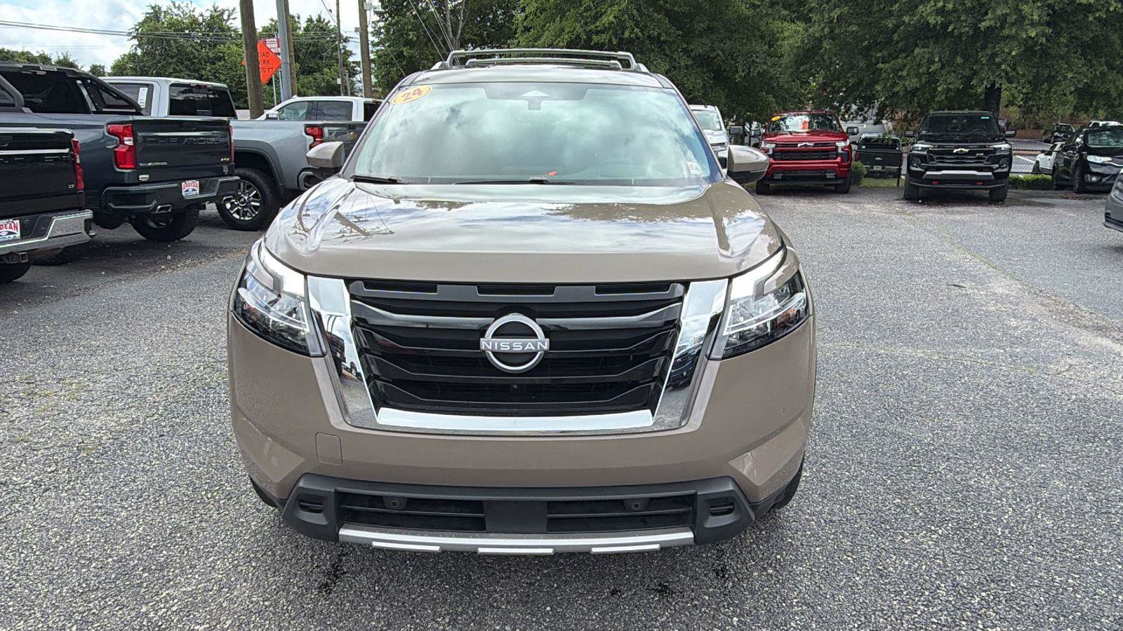 Used 2024 Nissan Pathfinder Platinum w/ Cargo Package FWD image 2
