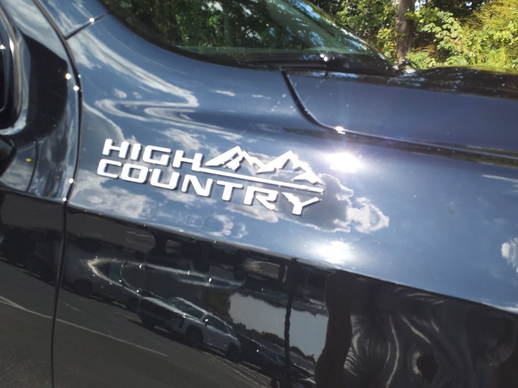 Used 2025 Chevrolet Tahoe High Country AWD/4WD image 10