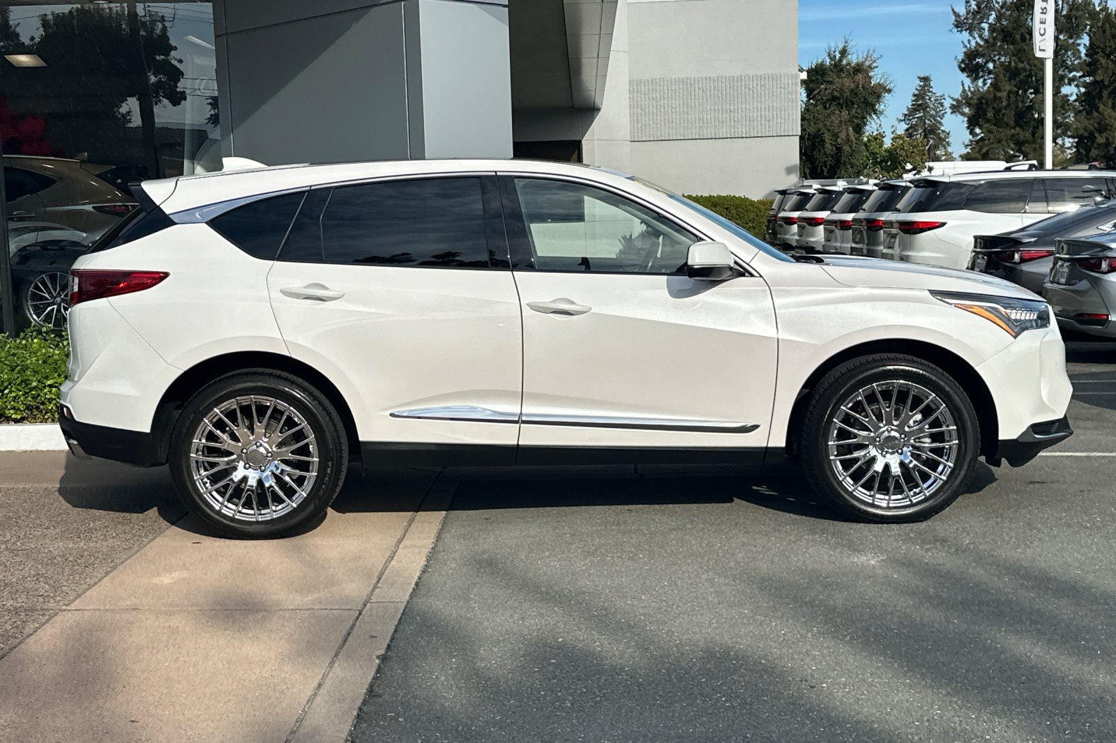 Used 2024 Acura RDX w/ Technology Package AWD/4WD image 3