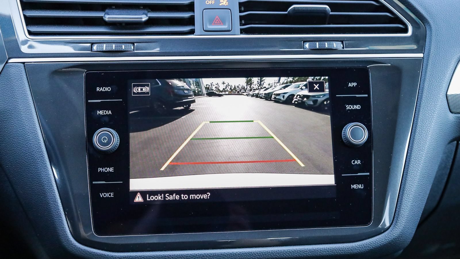 Used 2024 Volkswagen Tiguan SE AWD/4WD image 27