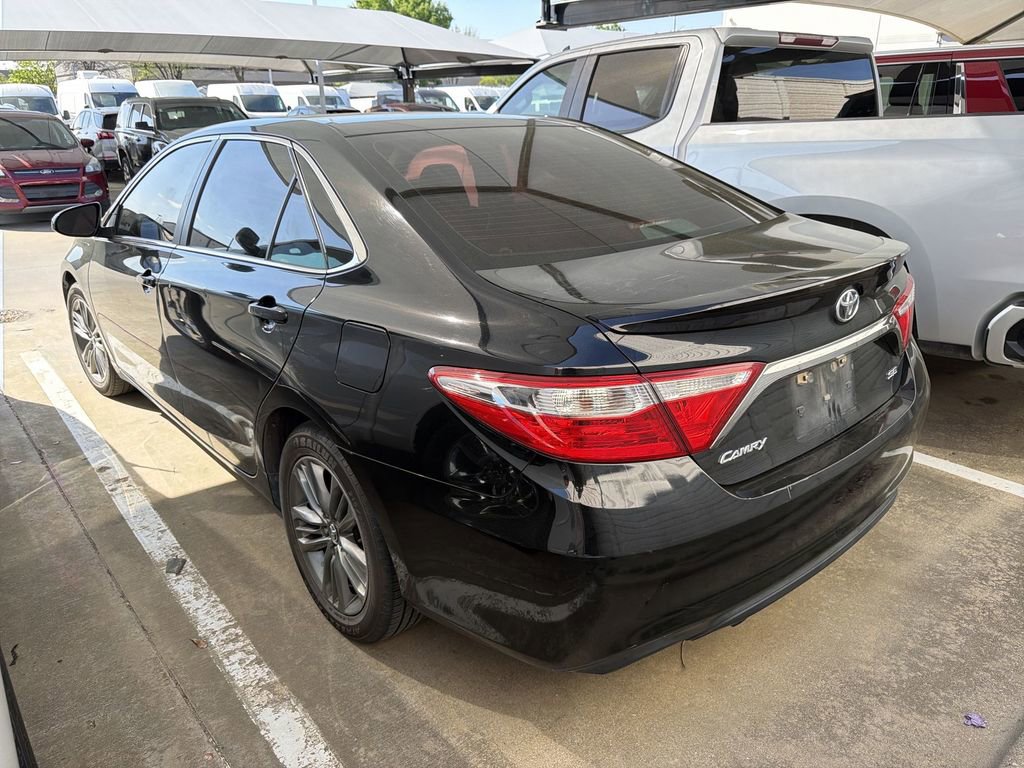 Used 2017 Toyota Camry SE image 2