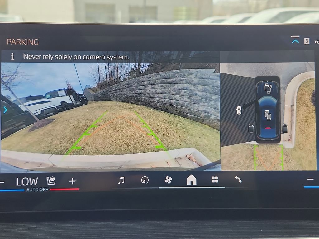 Used 2025 BMW X6 xDrive40i w/ Executive Package image 23