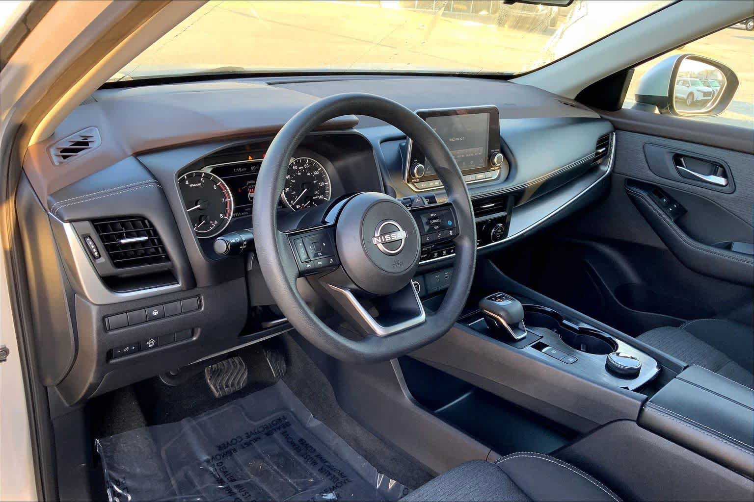 Used 2023 Nissan Rogue SV image 17