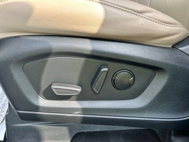 Used 2023 Ford Explorer XLT w/ Equipment Group 202A AWD/4WD image 14