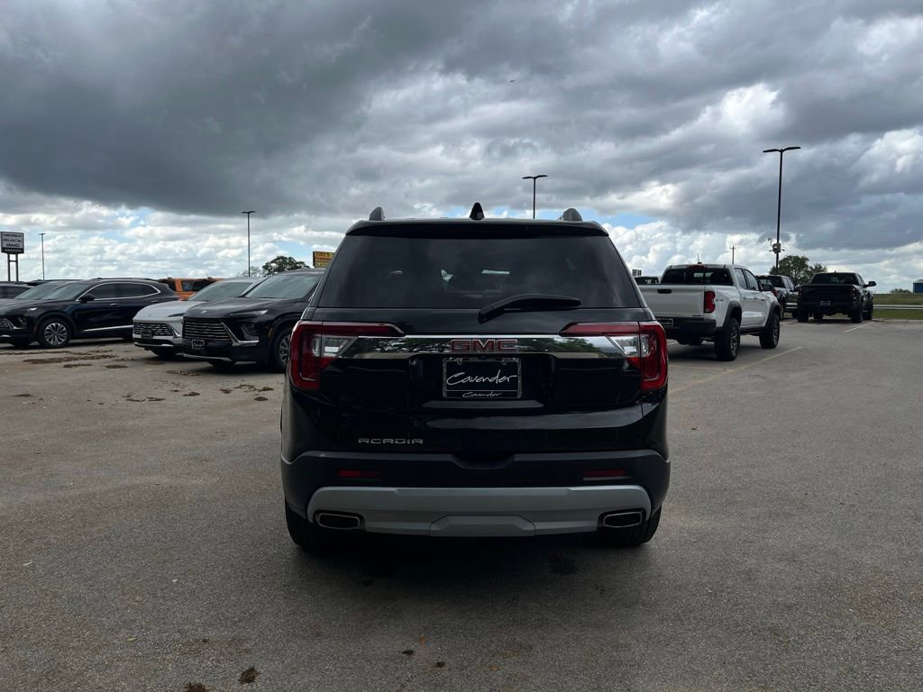 Used 2023 GMC Acadia SLT w/ Preferred Package image 6