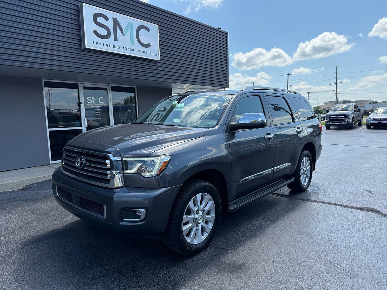 Used 2018 Toyota Sequoia Platinum w/ Preferred Accessory Package AWD/4WD image 1