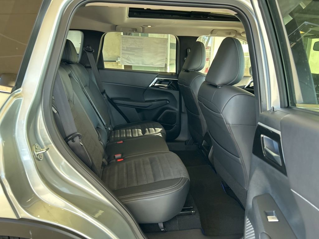 New 2025 Mitsubishi Outlander SE image 27