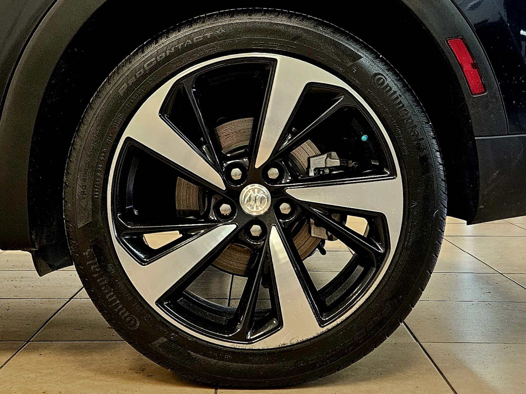 Used 2021 Buick Envision Essence image 35