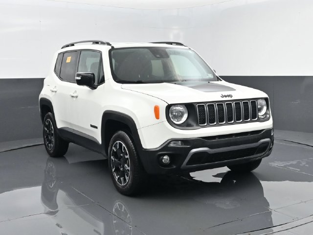 Used 2023 Jeep Renegade Latitude AWD/4WD image 3