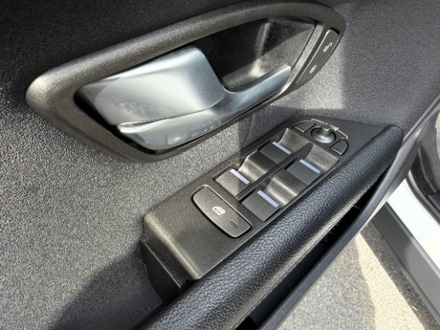 Used 2018 Land Rover Range Rover Evoque SE image 17