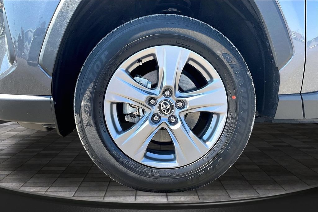 Used 2024 Toyota RAV4 XLE AWD/4WD image 9